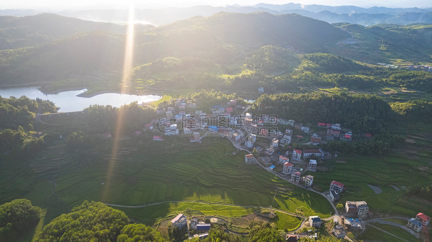 长水铺水库下的长水铺村