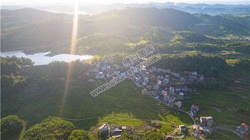 长水铺水库下的长水铺村
