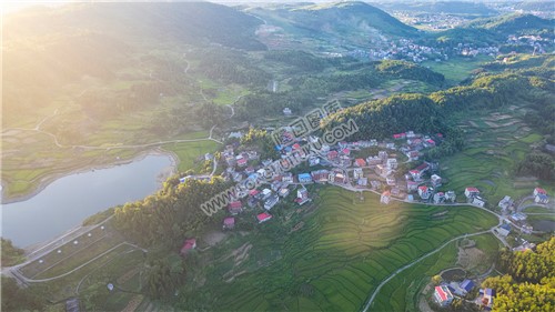 长水铺水库下的村庄