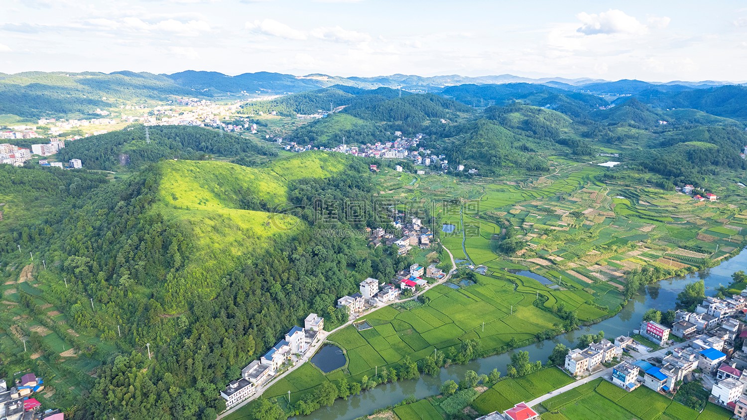 龙河村乐居田对面