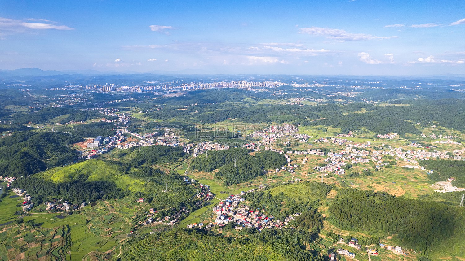 龙河村往镇街上方向