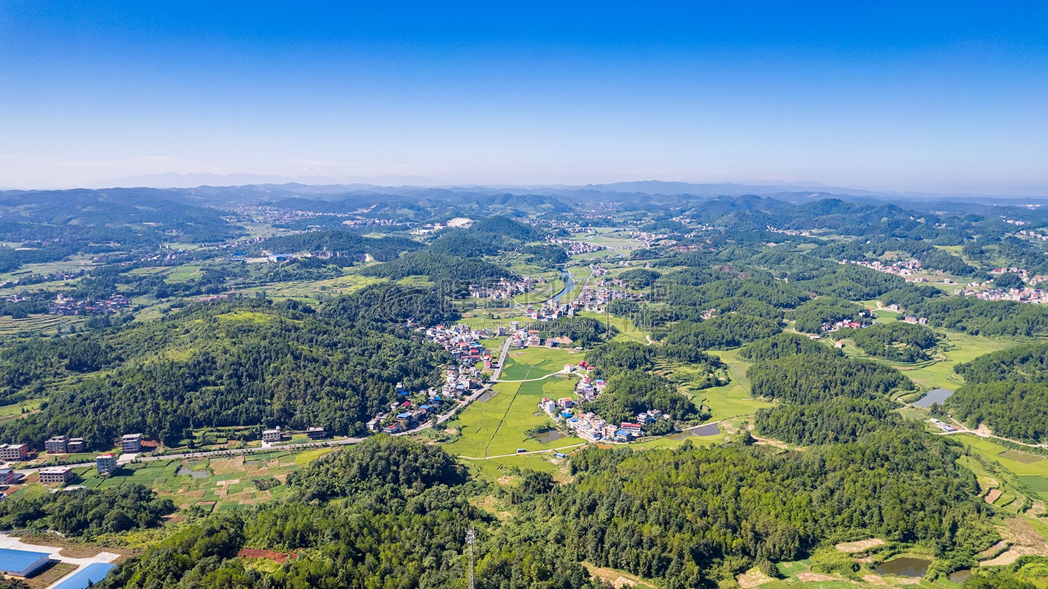 五里村上空看优先村