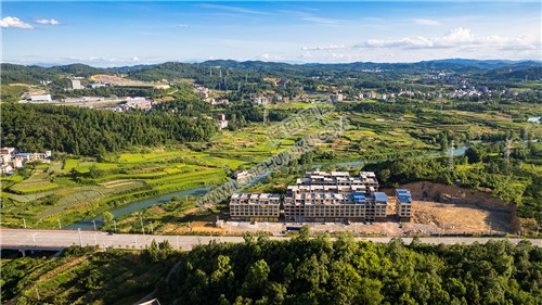 五里大桥旁的自建房