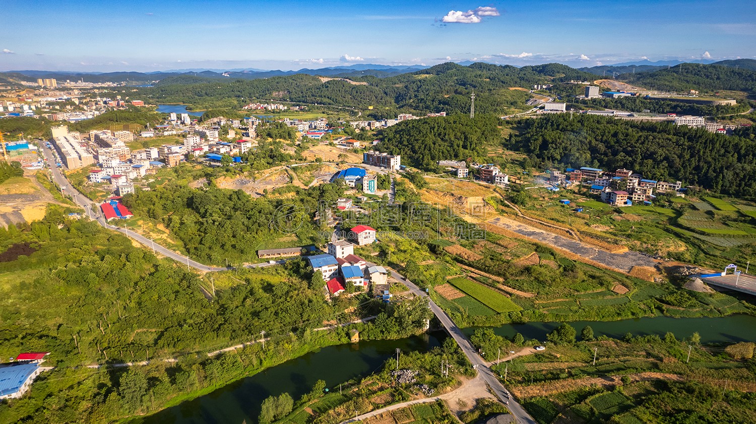小江村县城方向