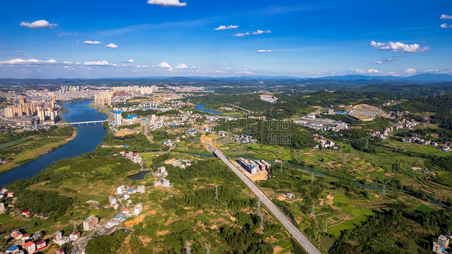 小江村县城方向