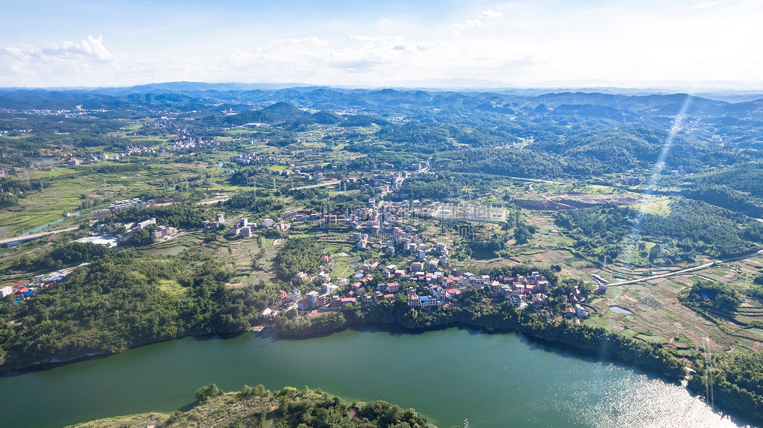 小江村赧水河畔