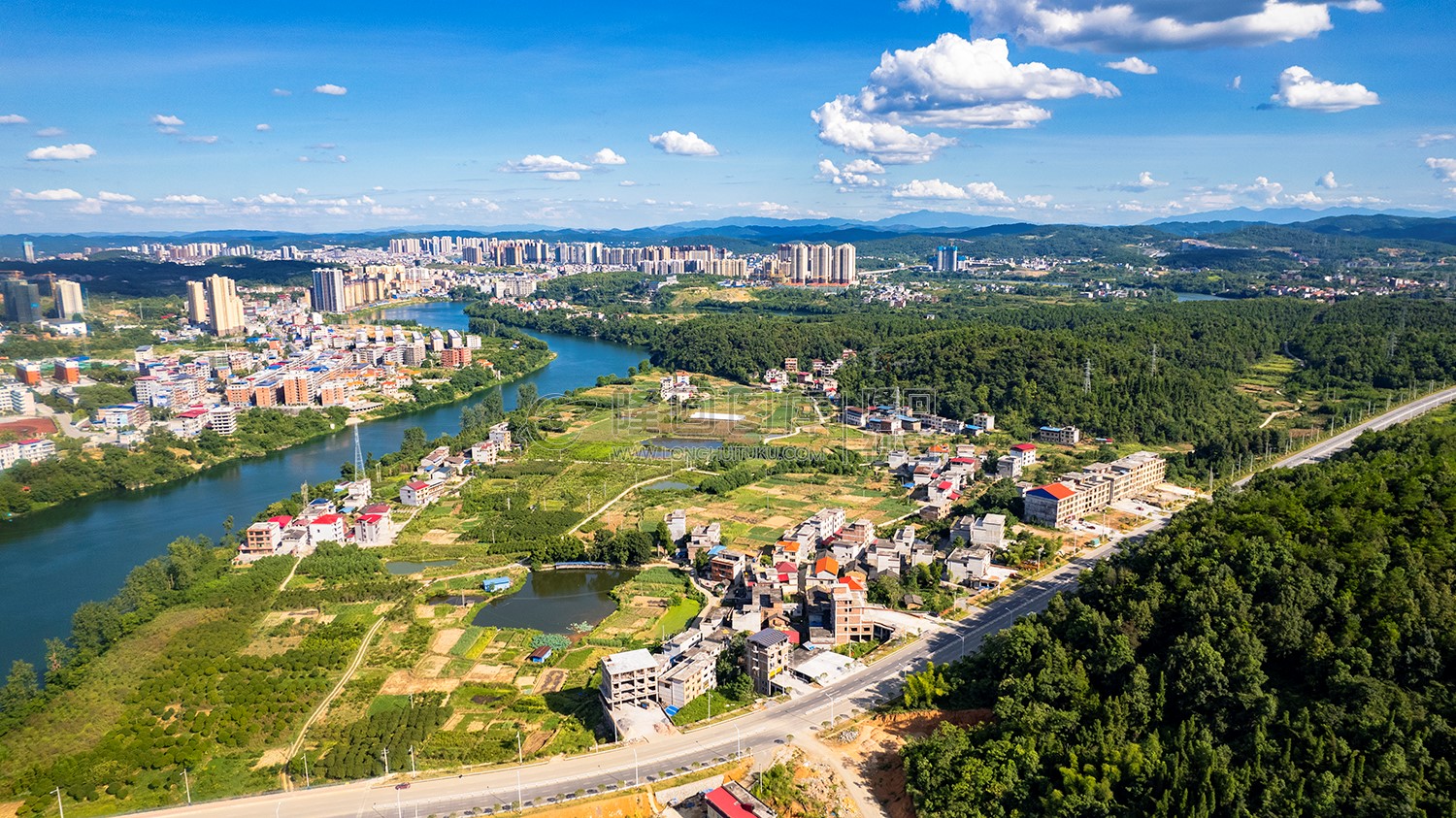 隆回二中对面的狮子村