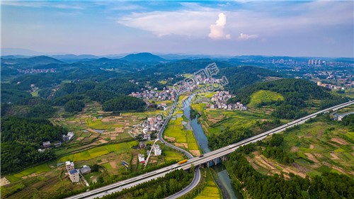 沪昆高速方向看优先村