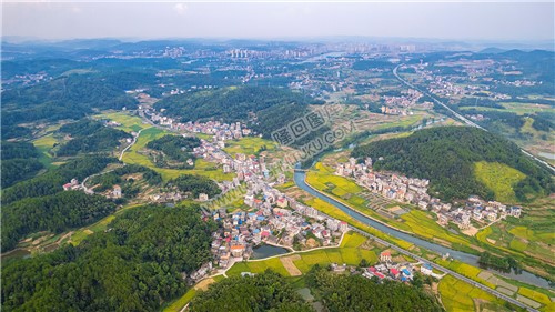 高空俯瞰优先村