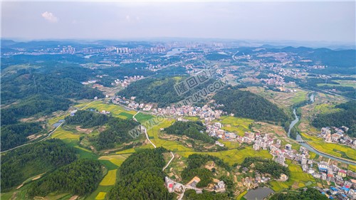 高空俯瞰优先村全景