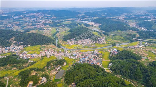 高空俯瞰优先村全景