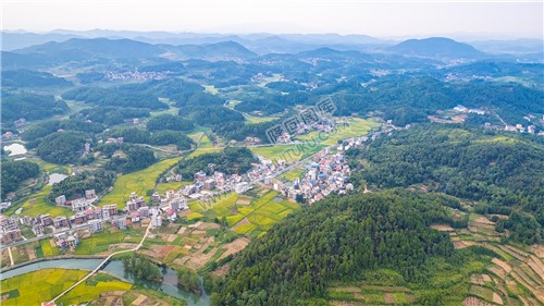 高空航拍优先村葫芦冲方向