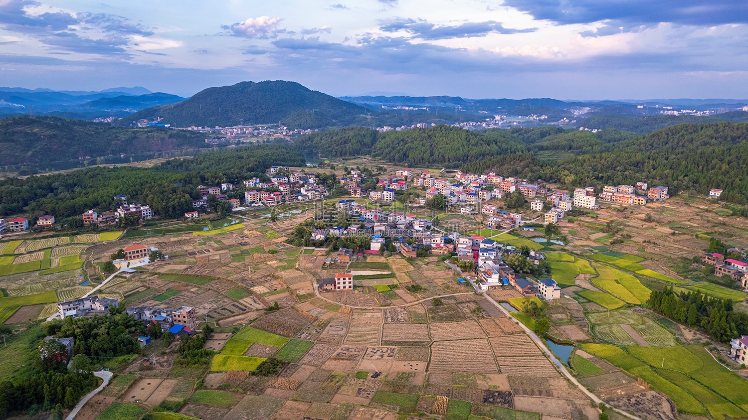 石梁村村委周边