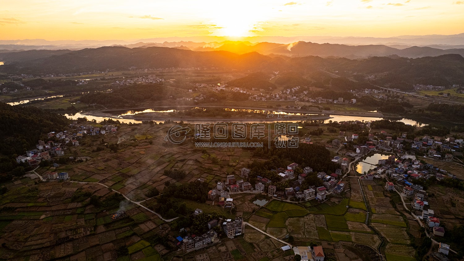 石梁村河中的狐狸岛