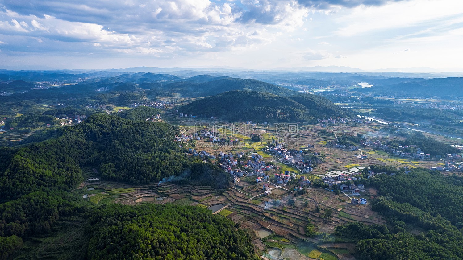 石梁村全景航拍