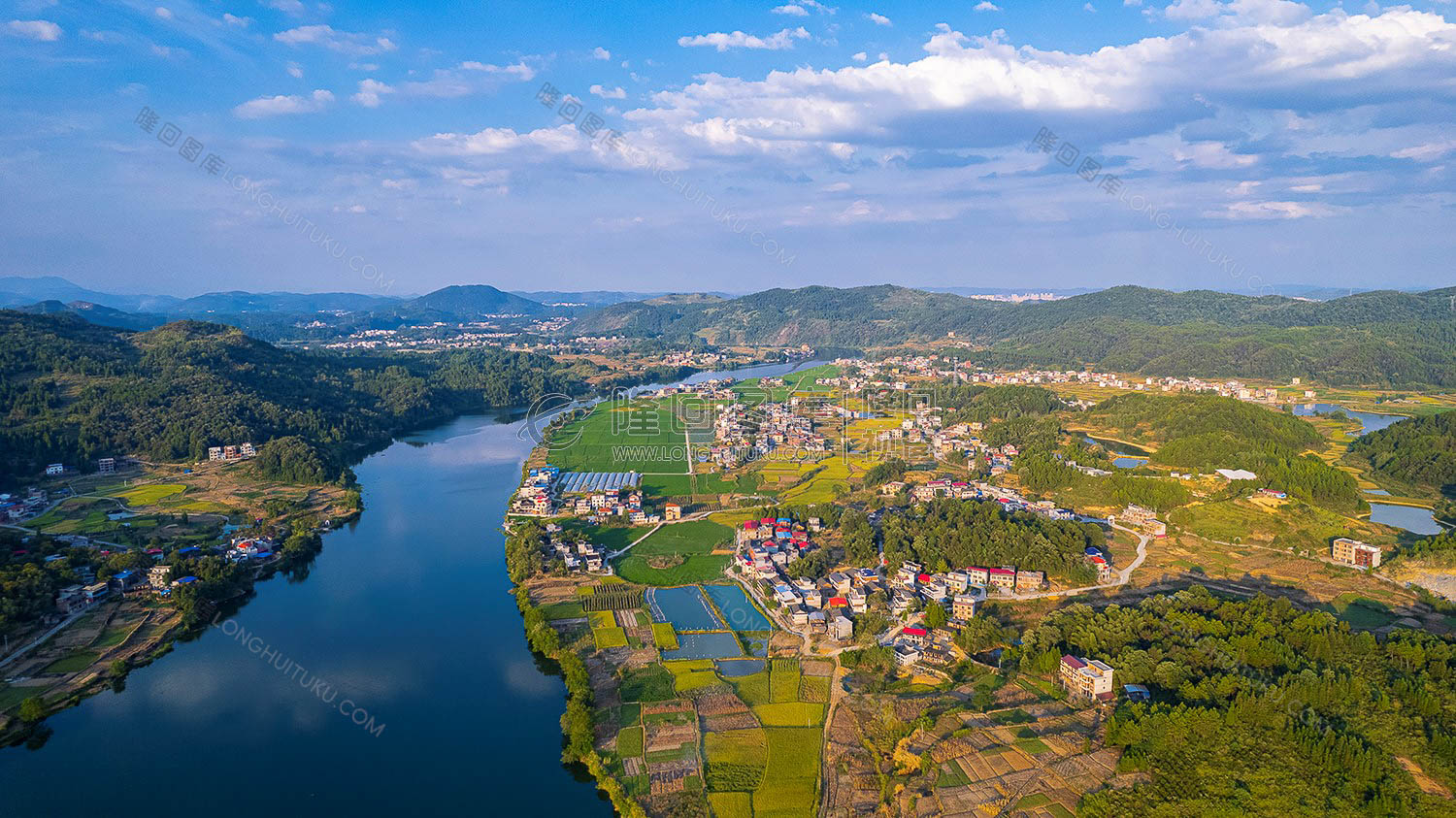 赧水河畔的村庄