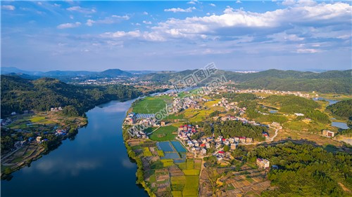 赧水河畔的村庄