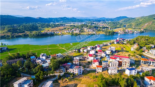 龙拱村对面为天子山村