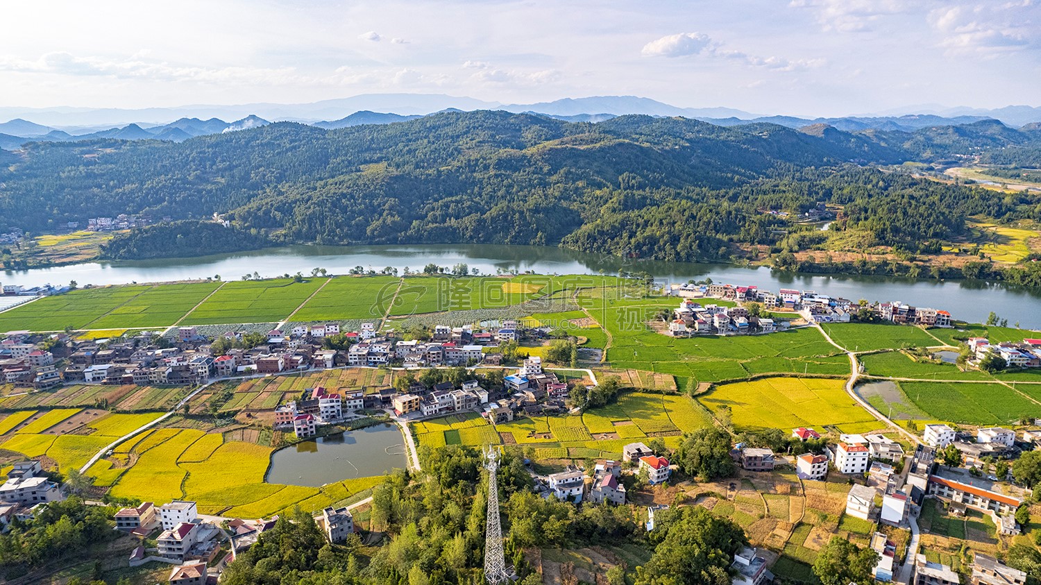 赧水河畔的大磨洲村