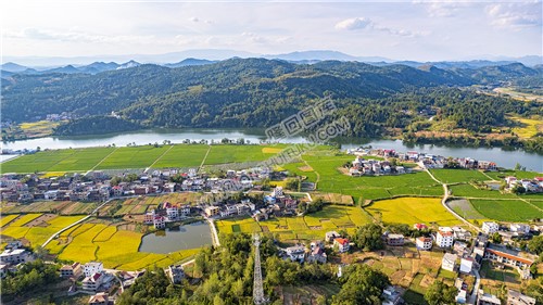 赧水河畔的大磨洲村