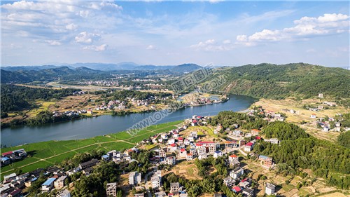 龙拱村对面为天子山村