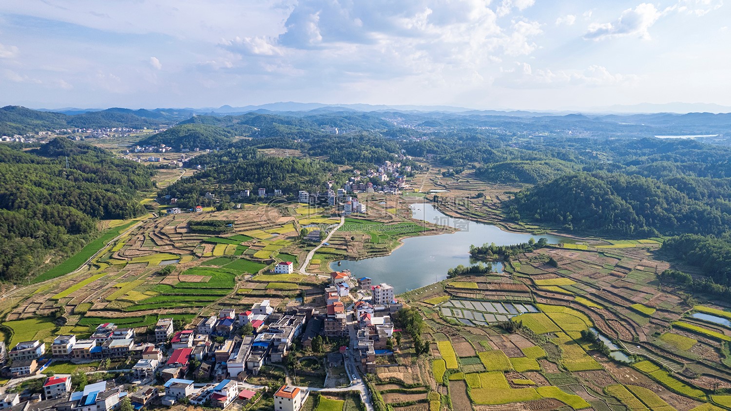 桥庄村往长铺方向