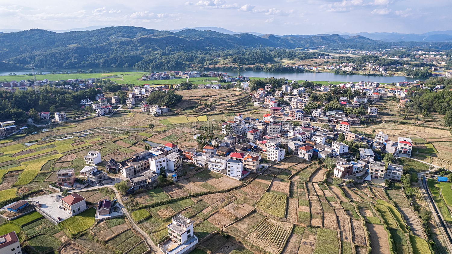 桥庄村往赧水河方向