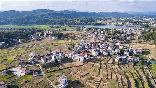 桥庄村往赧水河方向