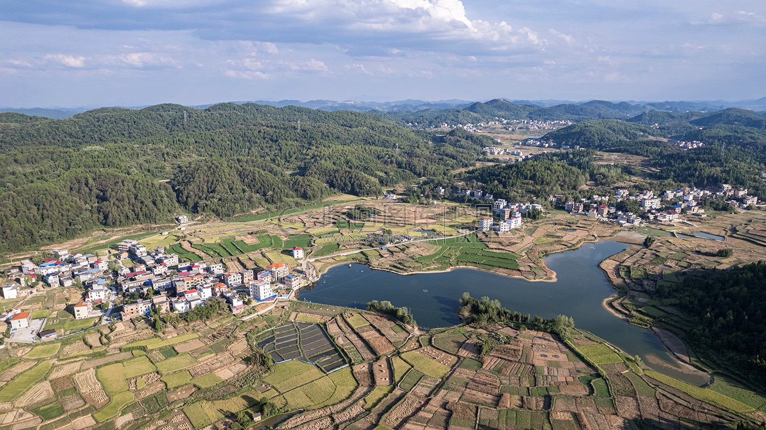桥庄村水库周边风光