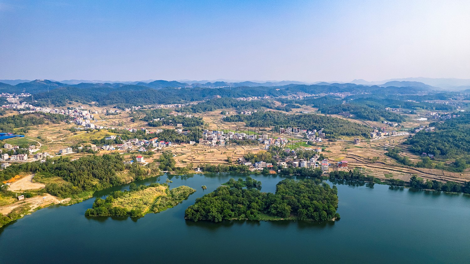 赧水河畔的红星村