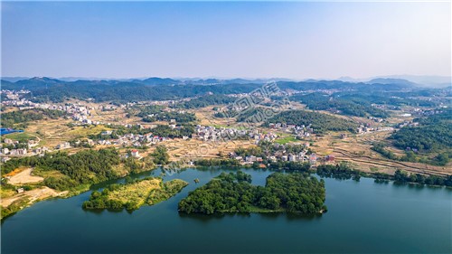 赧水河畔的红星村