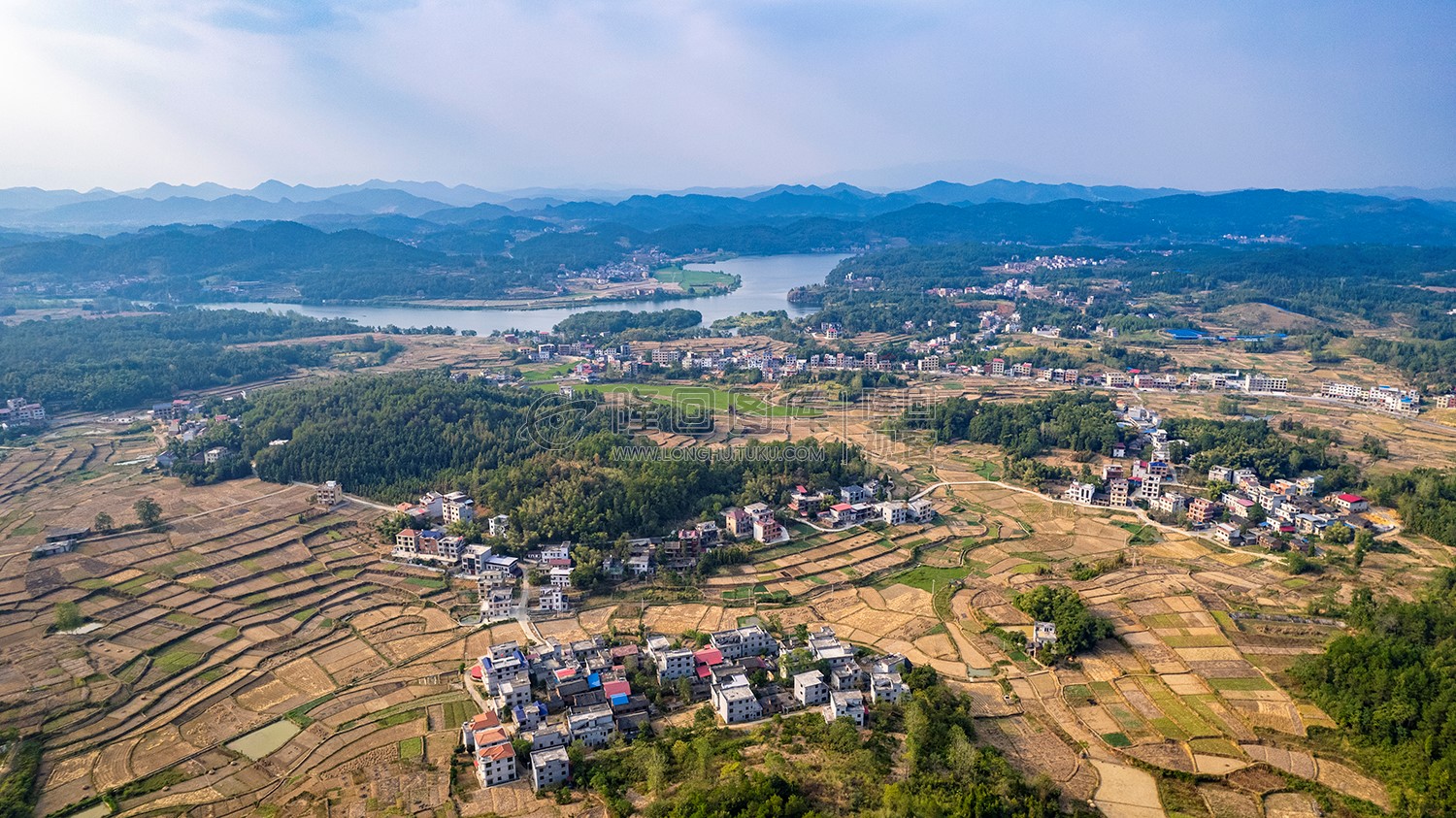 袁家陈家塘方向看香花渡村