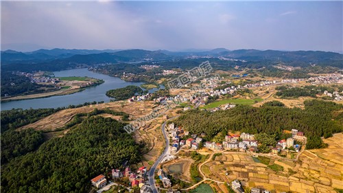 红星村与洞口石湾村交界处