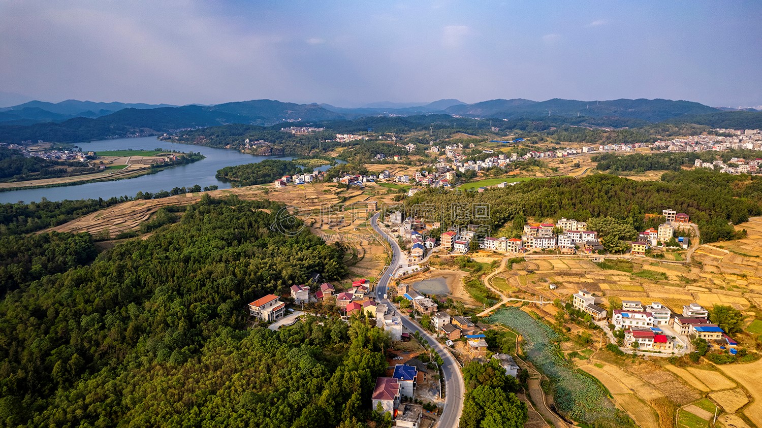 红星村与洞口石湾村交界处