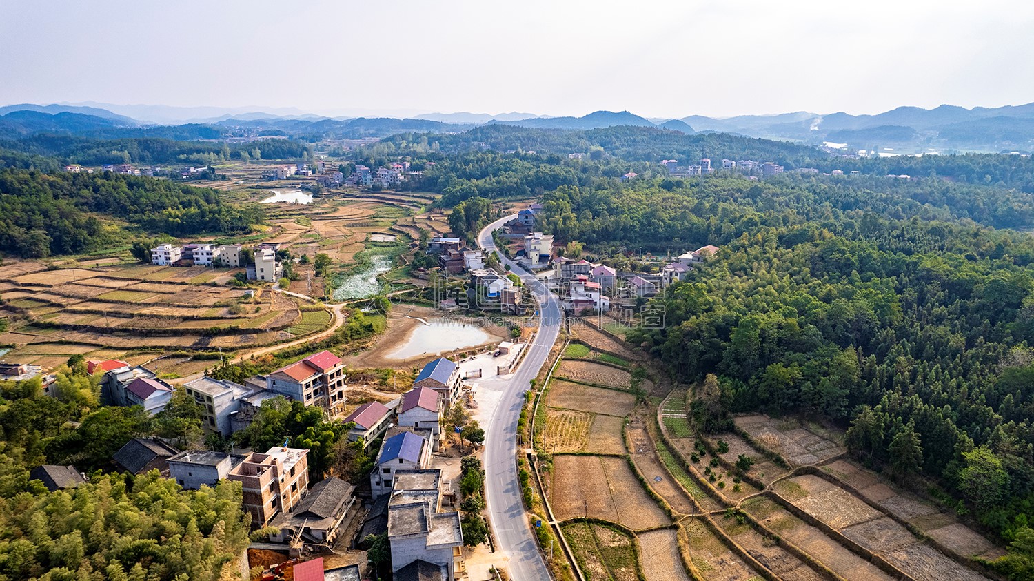 三阁司镇与洞口黄桥镇交界处