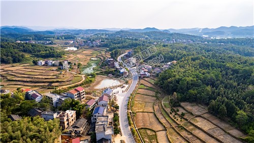 三阁司镇与洞口黄桥镇交界处