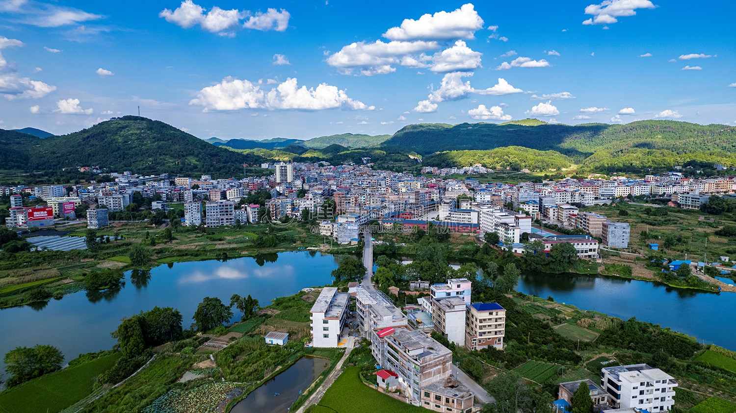 荷香桥镇，辰河水旁