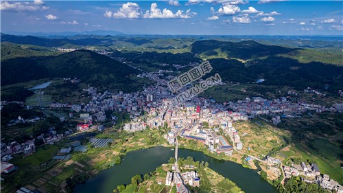 荷香桥镇，辰河水旁