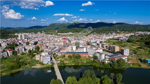 荷香桥镇，辰河水旁