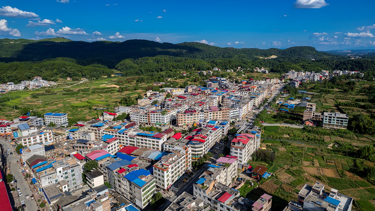 荷香桥镇，辰河水旁