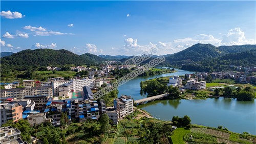 荷香桥镇，辰河水旁