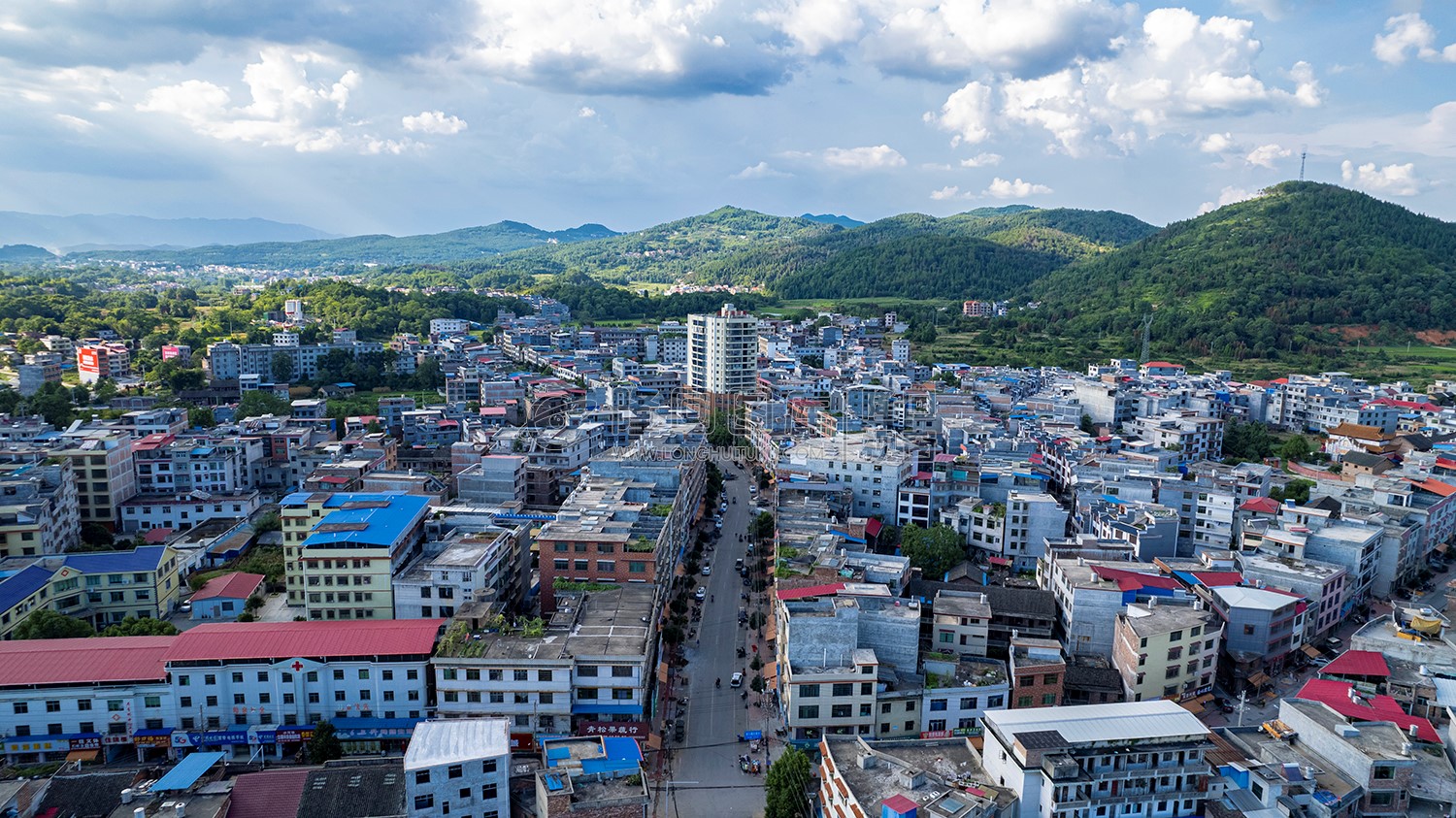 荷香桥镇，辰河水旁