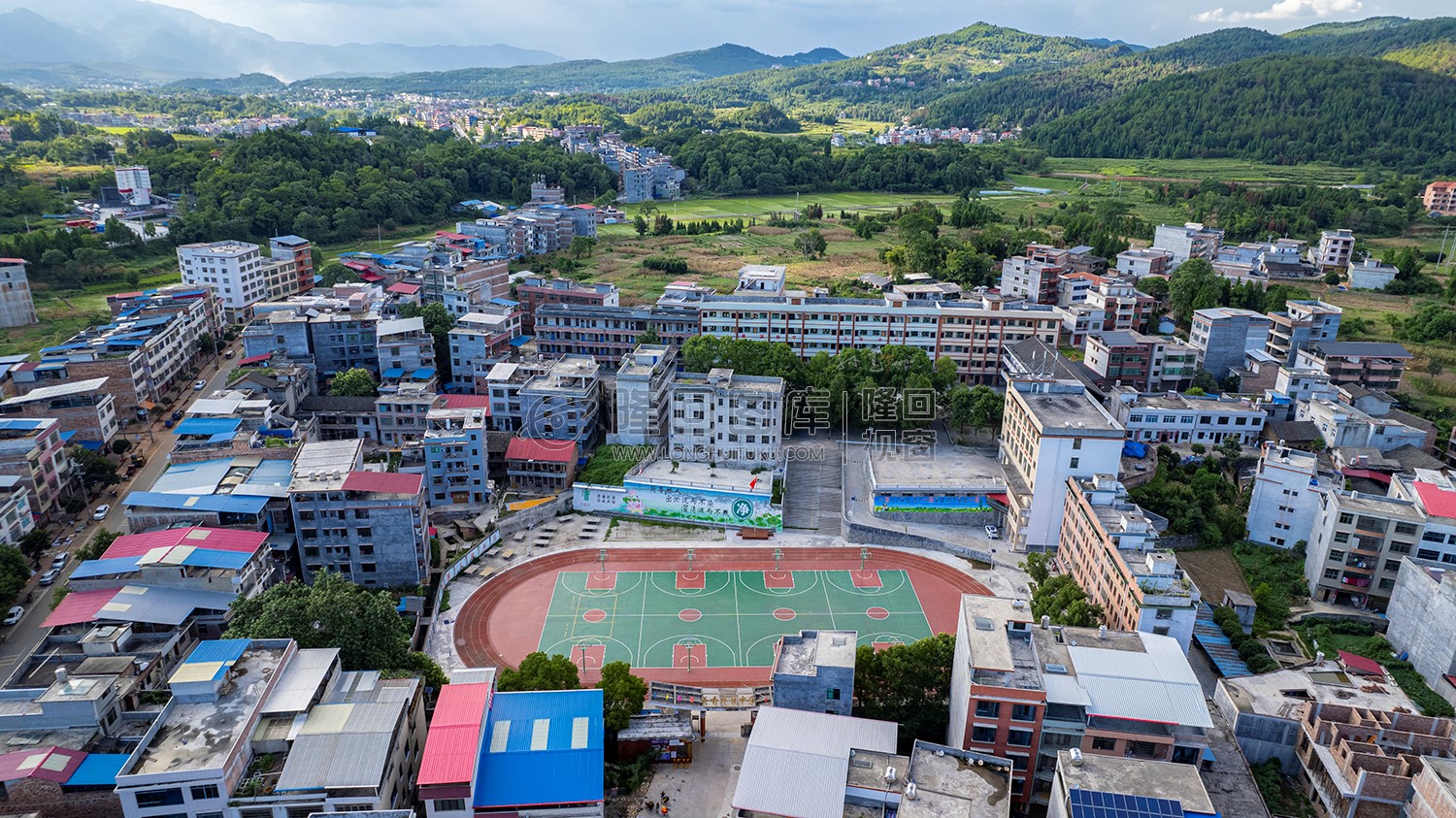荷香桥镇，辰河水旁