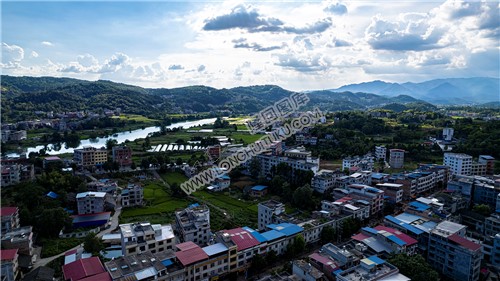 荷香桥镇，辰河水旁