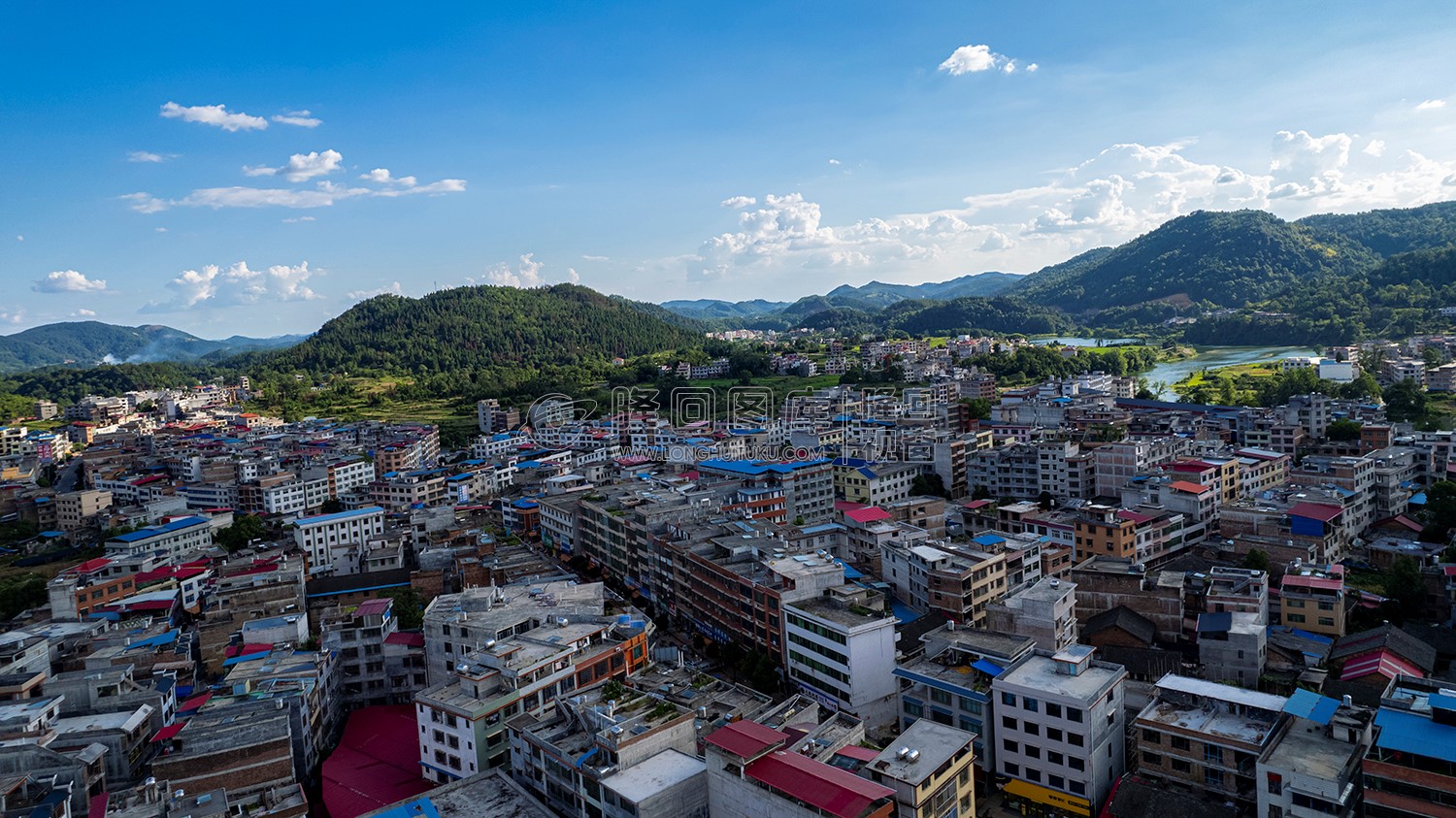 荷香桥镇，辰河水旁