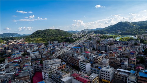 荷香桥镇，辰河水旁