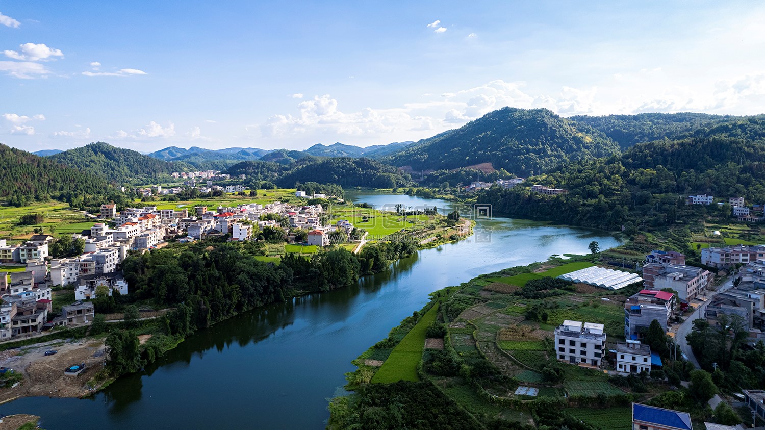 荷香桥镇，辰河水旁