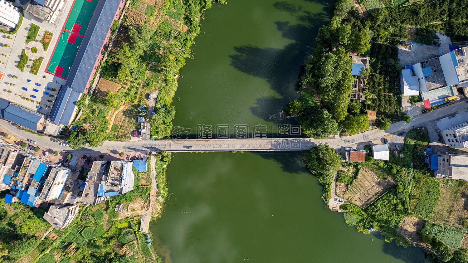 荷香桥镇，辰河水旁