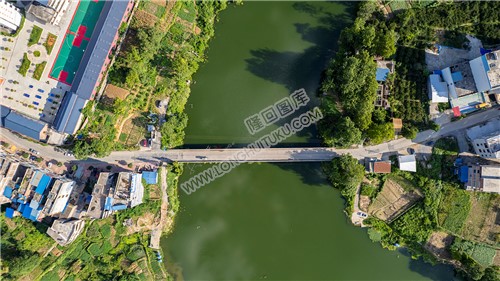 荷香桥镇，辰河水旁