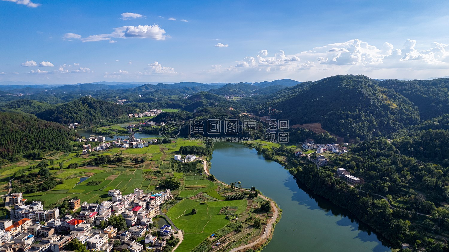 荷香桥镇，辰河水旁